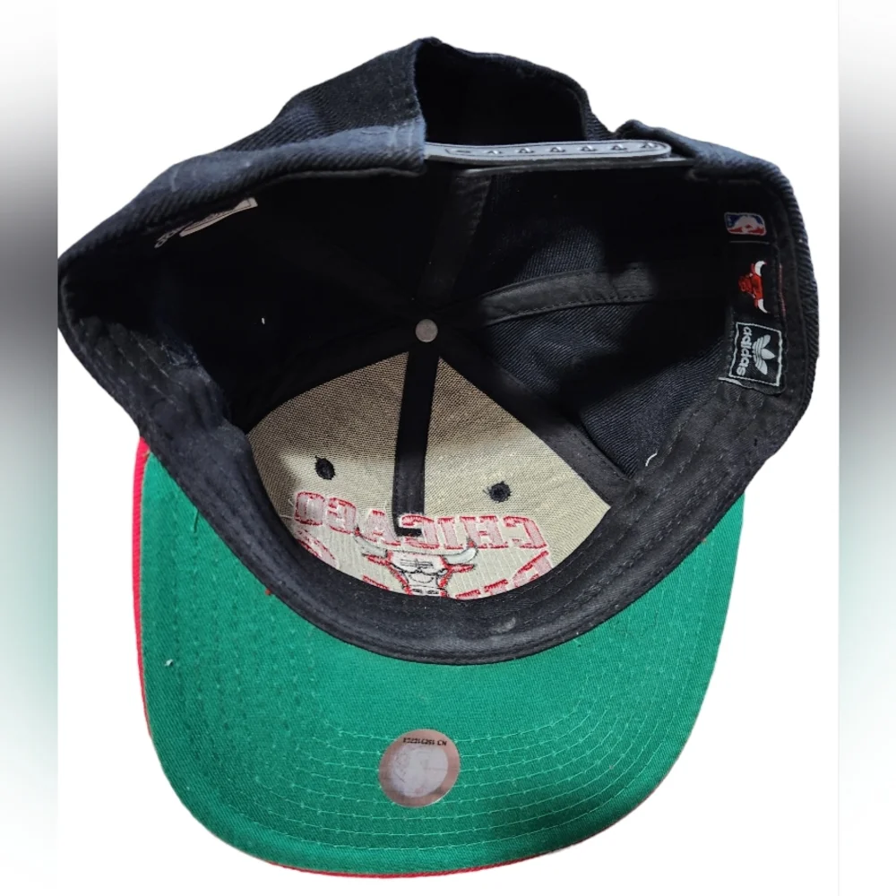 Vintage Style Adidas Chicago Bulls NBA Logo Snapback Hat - Picture 6 of 6